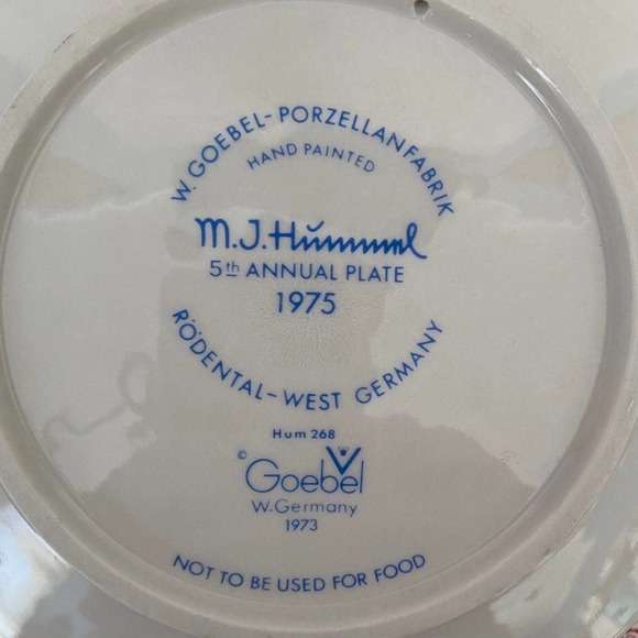 Set of 3 M.J. Hummel Plates - Picture 8 of 8